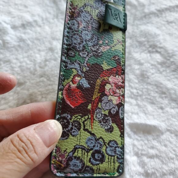 IF V&A Bookaroo Pen Pouch in the Sundour Pheasant Design Green - Picture 5 of 7